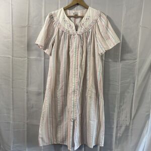 Vintage House Coat Dress Womens M Pastel Seersucker MuuMuu Zip Stripes Grandma